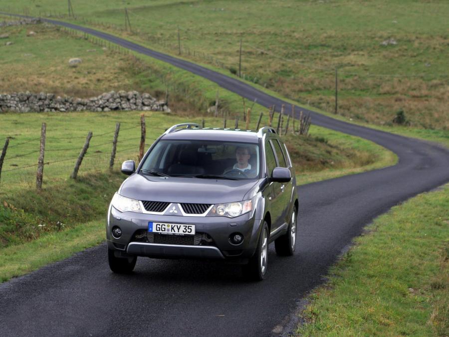 Mitsubishi Outlander 2007 года  (фото 7 из 16)
